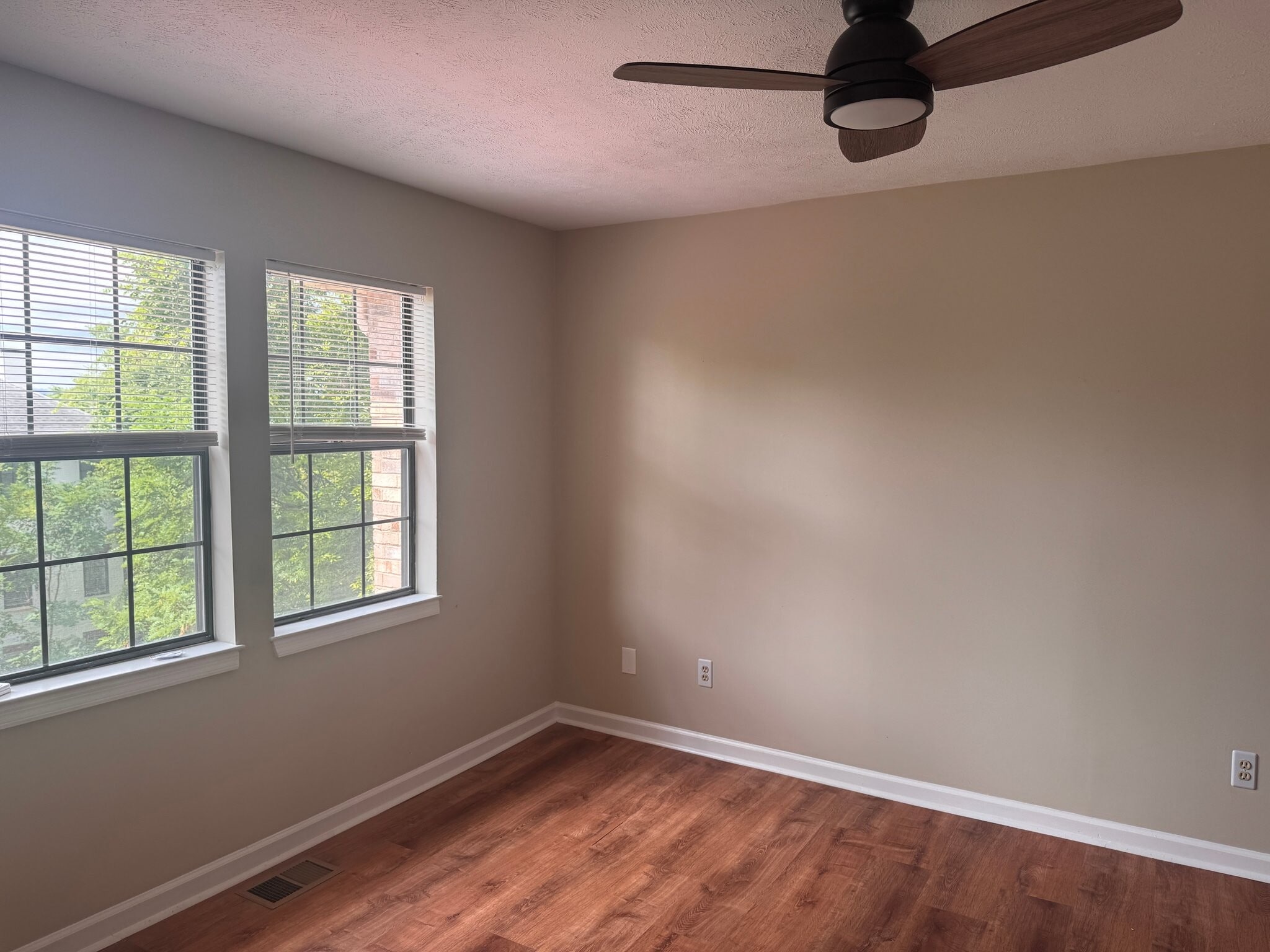 Building Photo - 515 Chesterfield Ave