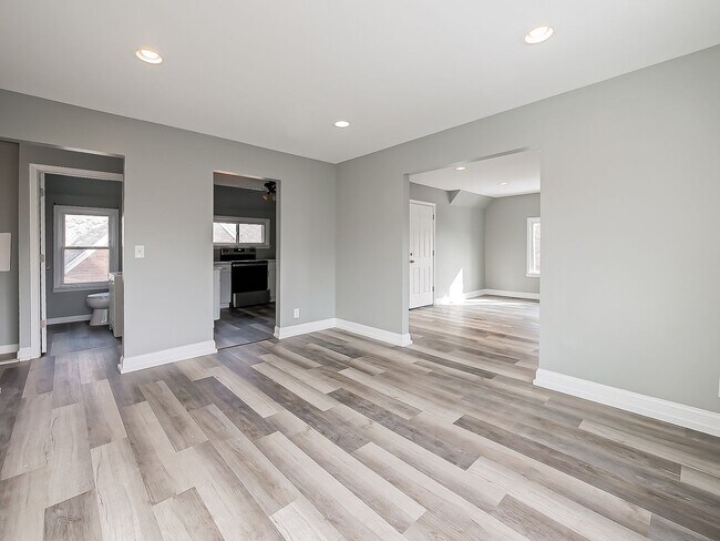 Building Photo - 11-13 MOHAWK RD