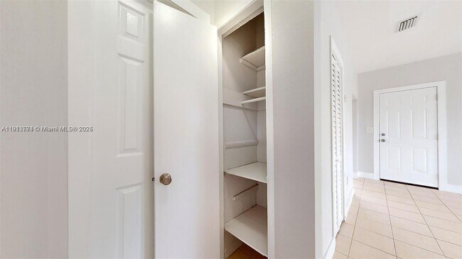 Building Photo - 200 SW 19th Ave