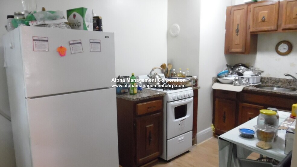 Building Photo - 349 Pleasant St