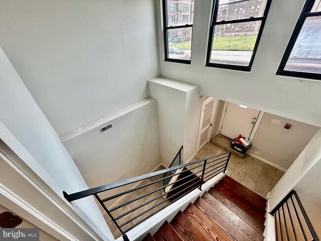 Building Photo - 4811 Walnut St
