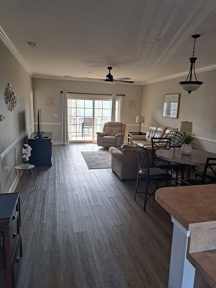 Building Photo - 4865 Luster Leaf Cir