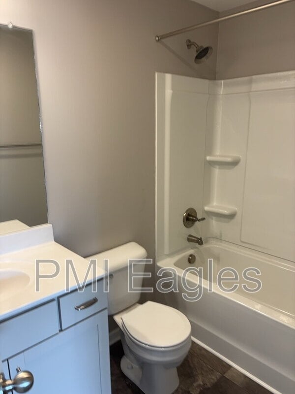 Building Photo - 135 Country Ln