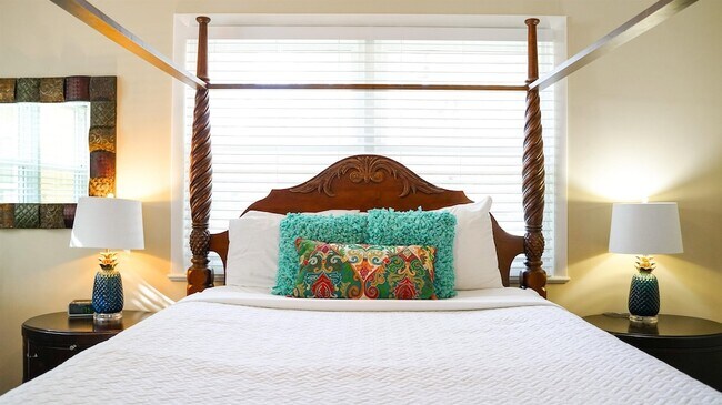 Building Photo - 14 Sanchez Ave