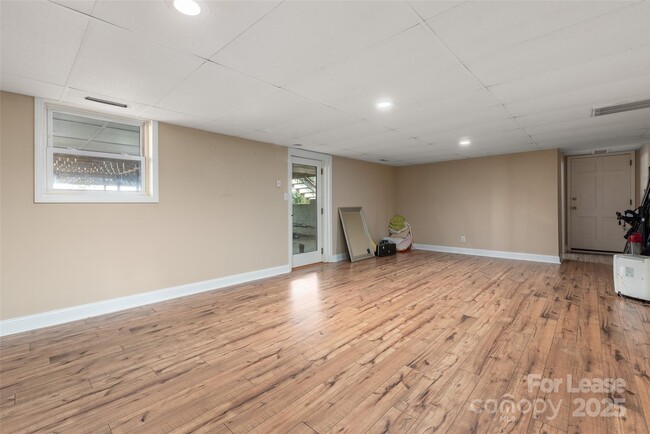 Building Photo - 5006 Kiser Island Rd