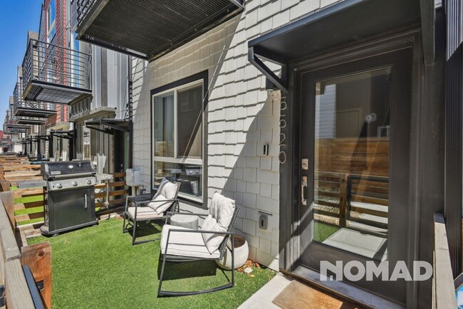 Building Photo - Modern 2 Bed + Office, 2.5 Bath Townhome |...