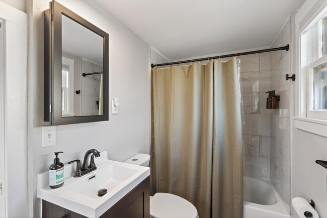 Building Photo - 3553 Dupont Ave S