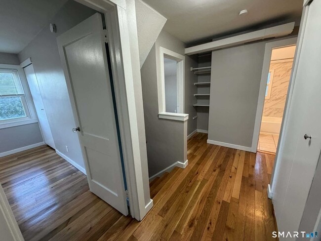 Building Photo - 27 New Hampshire Dr