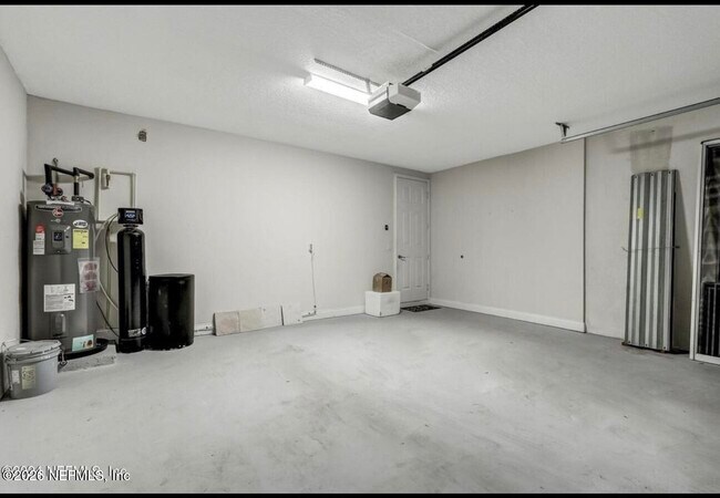 Building Photo - 156 Hidden Palms Ln