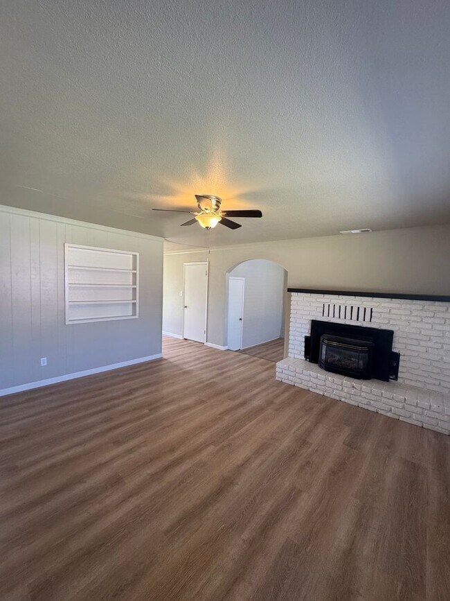Building Photo - CUTE 3 BED 2 BATH IN COTTONWOOD, CA
