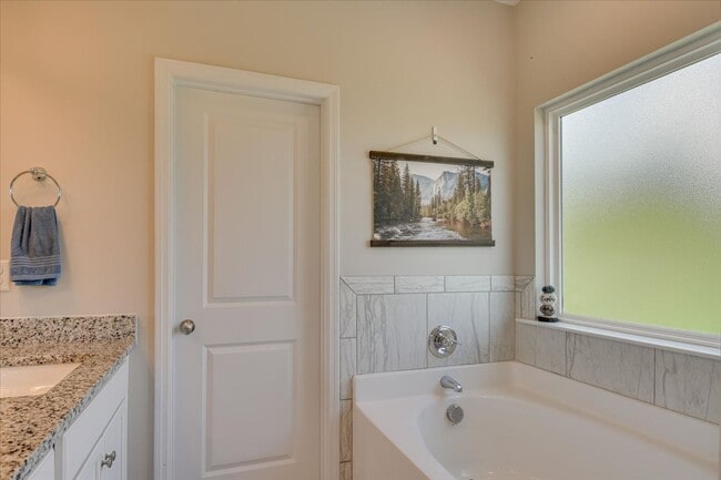 Building Photo - 108 Adelle Ct