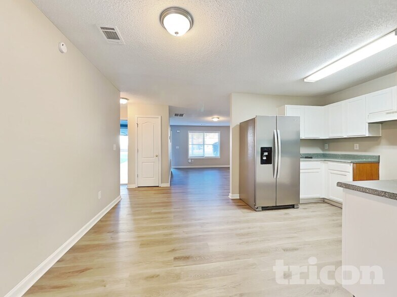 Building Photo - 7632 McGillicuty Dr