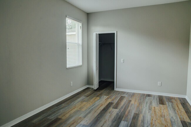 Building Photo - Elegant 5-Bedroom Pool Home with 3-Car Gar...