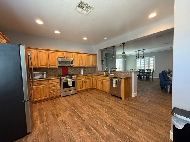 Building Photo - Charming Summerlin West Home