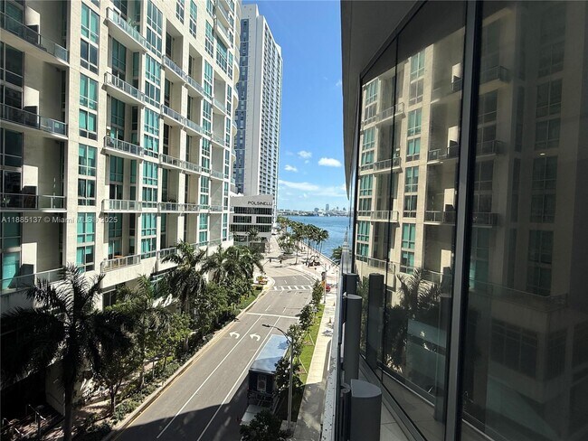 Building Photo - 300 Biscayne Blvd Way