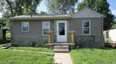 Building Photo - 3 Bedroom / 1 Bath Home! | Omaha, Ne