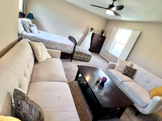 Oversized Master Bedroom - 17201 Lark Water Ln