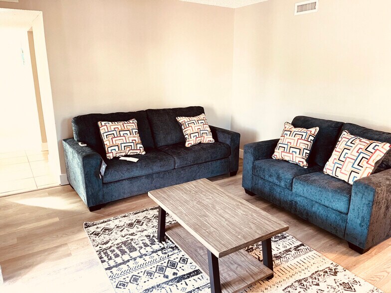 Building Photo - 649 Windrush Bay Dr