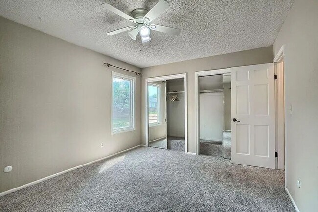 Building Photo - August 2026 Lakewood 5 Bedroom 2.5 Bathroom House with HUGE Backyard