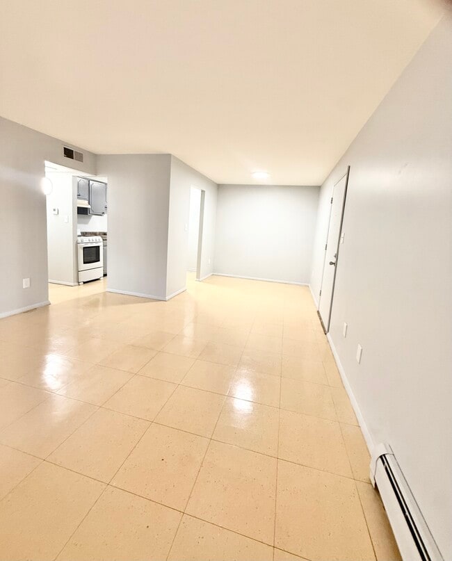 Building Photo - 2971 Four Towers Dr