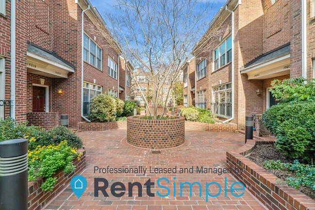 Building Photo - 1501 N Colonial Terrace