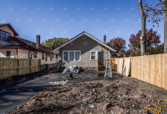 Building Photo - 6627 Brooklyn Ave