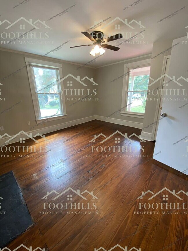 Building Photo - 800 Linley St