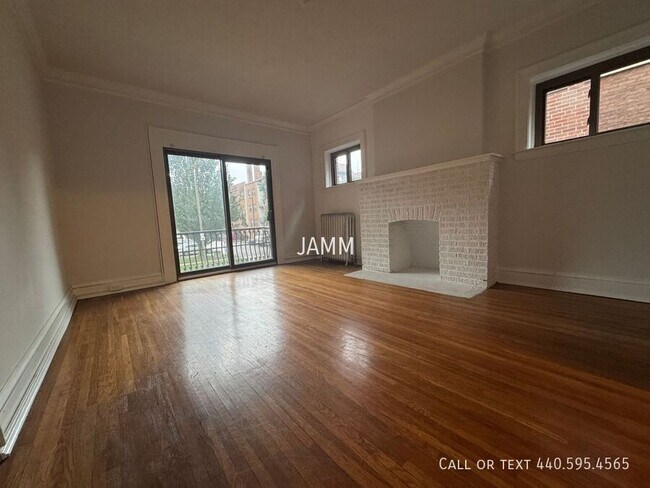 Building Photo - 2773 Hampshire-Unit 4