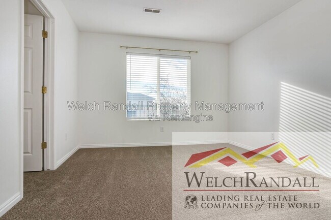 Building Photo - 167 Mountain Peak Dr