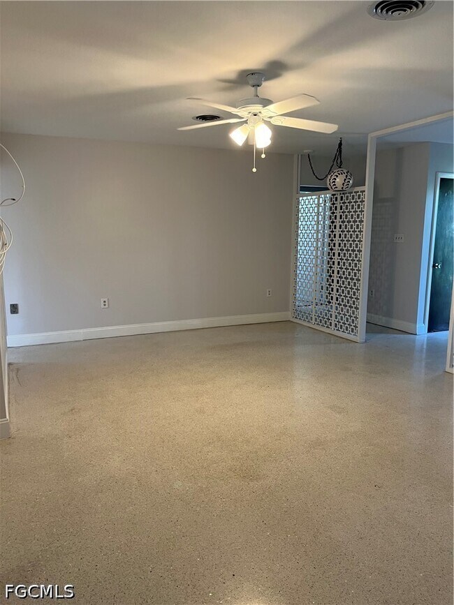 Building Photo - 2031 Maravilla Cir