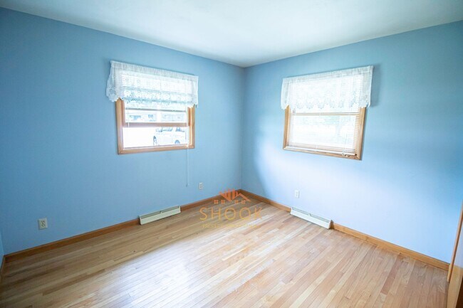 Building Photo - Cute 3 BR Ranch in Romney - 10 Minute Drive to Lafayette!