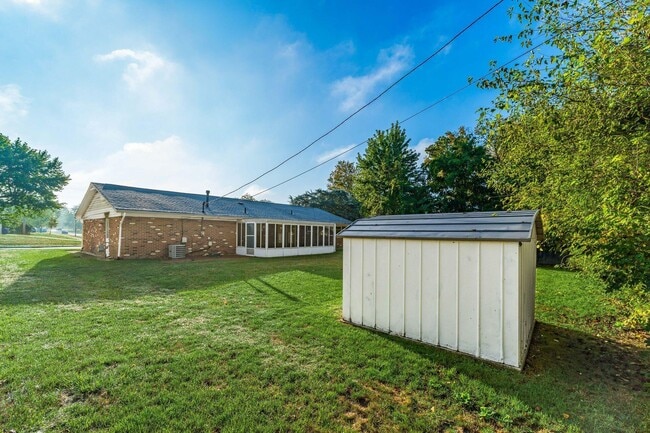 Building Photo - 747 Birmingham Rd