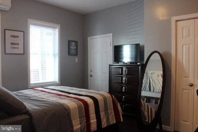 Building Photo - 5923 N Broad St