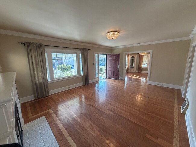 Building Photo - East Sacramento Home | 3 bedroom / 2 bathroom |1 bedroom 1 bath ADU | Available Now!