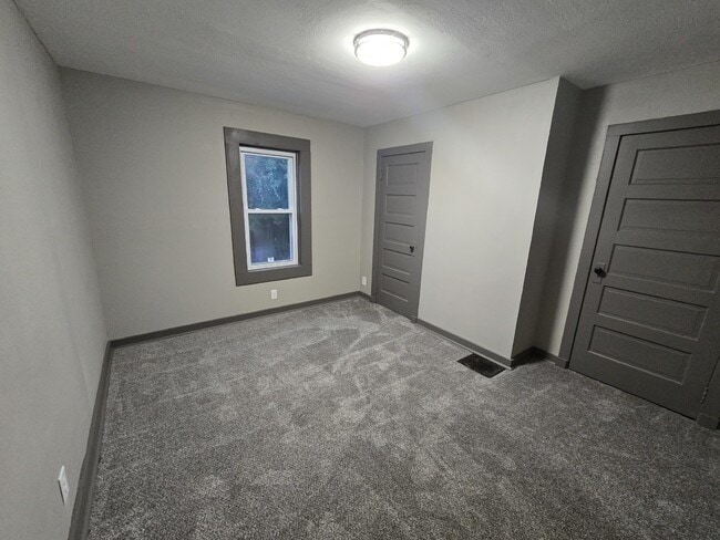 Building Photo - 1171 S Madison Rd