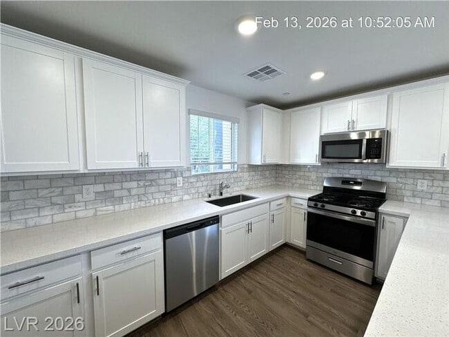 Building Photo - Stylish Gated Northwest Townhome with Open Living & Modern Finishes!