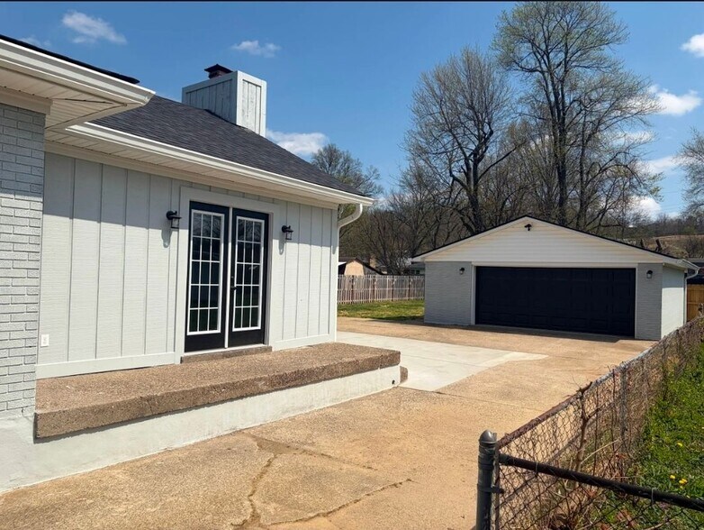 Building Photo - 5209 Eugene Way