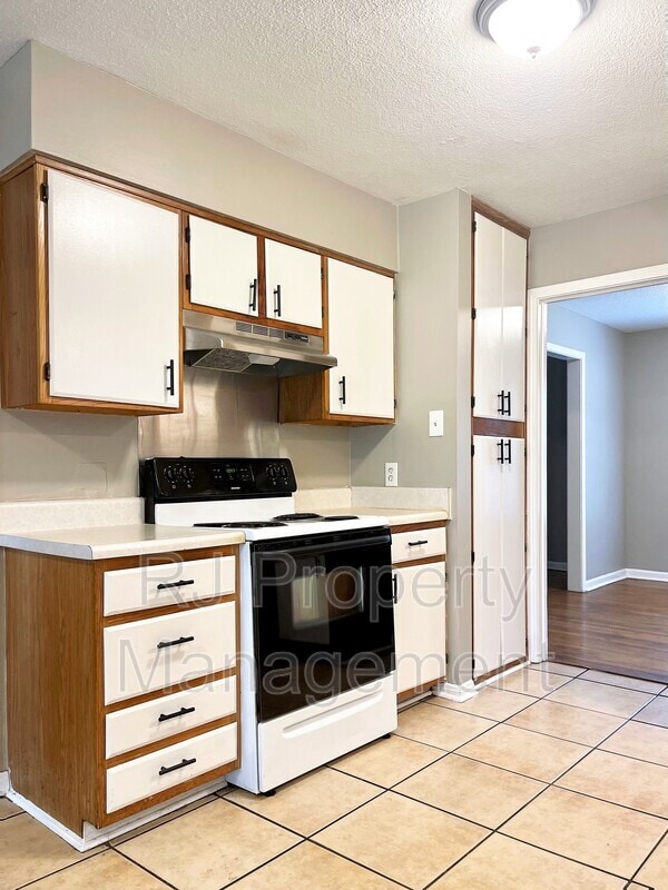 Building Photo - 3553 Clarke Rd