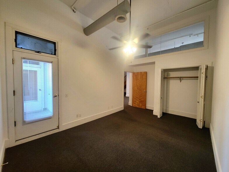 Building Photo - 122 N 3rd St