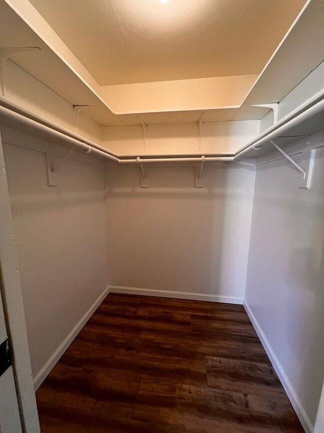 Building Photo - Close to Downtown Prescott!!