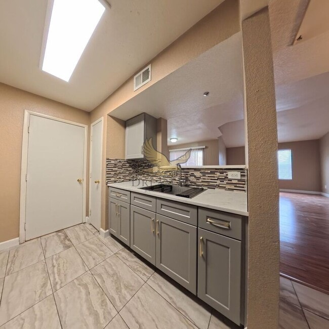 Building Photo - 8101 W Flamingo Rd