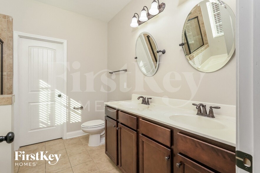 Building Photo - 1651 Ashmead Ln