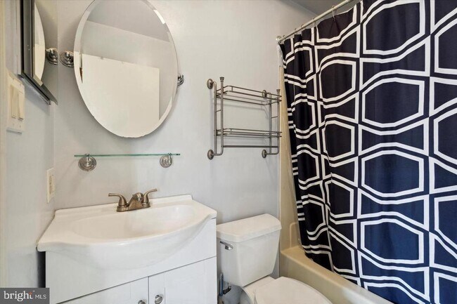 Building Photo - 1914 Fairmount Ave