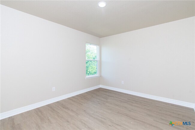 Building Photo - 806 White Meadow Ln