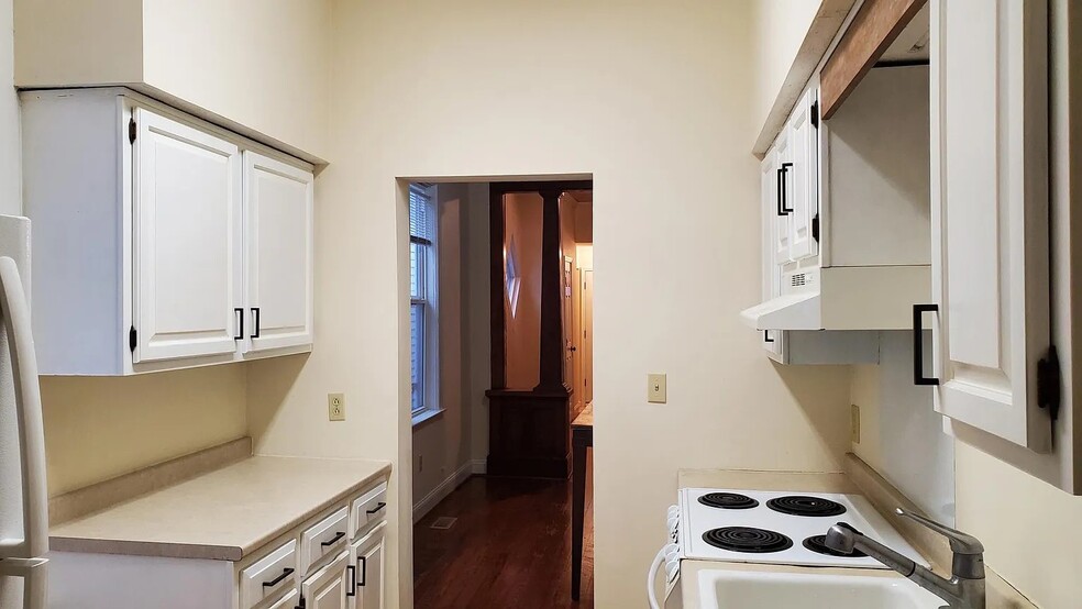 Building Photo - 1313 East Walnut