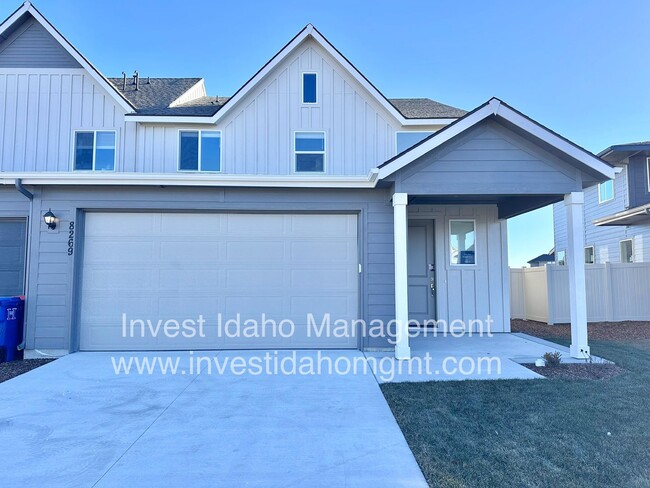 Building Photo - Beautiful less than a year old Luxury home available!