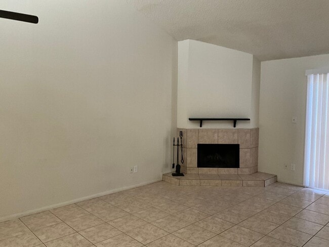 Building Photo - Great 3 bedroom 2 bath very close to Arcadia