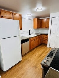 Building Photo - Charming Home w/Fenced Yard, Garage, W/D, Great Location, and More!
