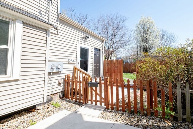 Building Photo - Prime Tremont Location | 2BR with Yard & Parking