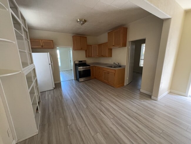 Building Photo - Charming 2 Bed 1 Bath home located in Eureka